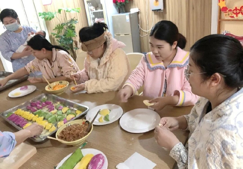 凤凰怡康月子中心冬至特别活动——其乐融融包饺子，精彩纷呈坐月子